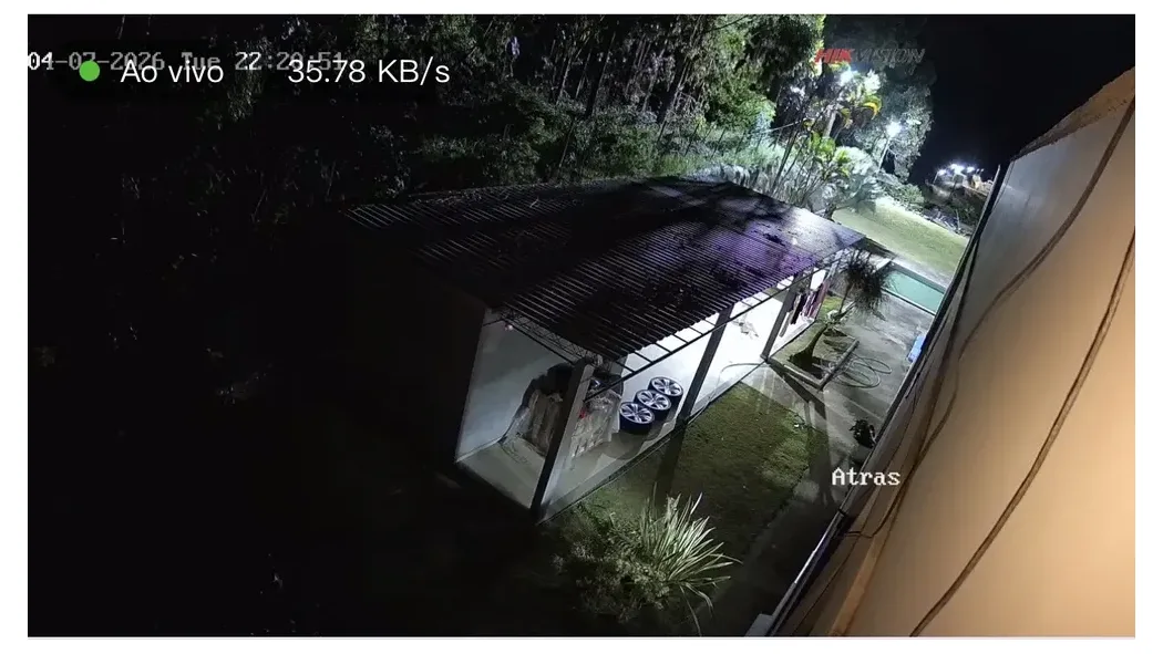 Câmera Hikvision ColorVu IP DS-2CD1047G2H-LIU 4MP — foto 2 de 5
