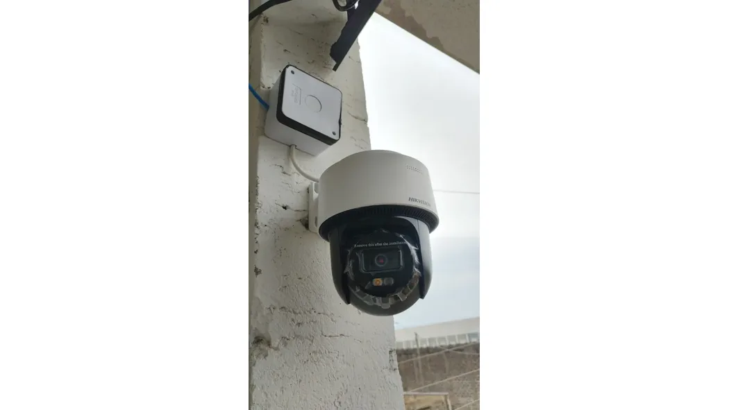 Câmera Hikvision Dome PT 4MP DS-2DE2C400MWG-E — foto 2 de 5
