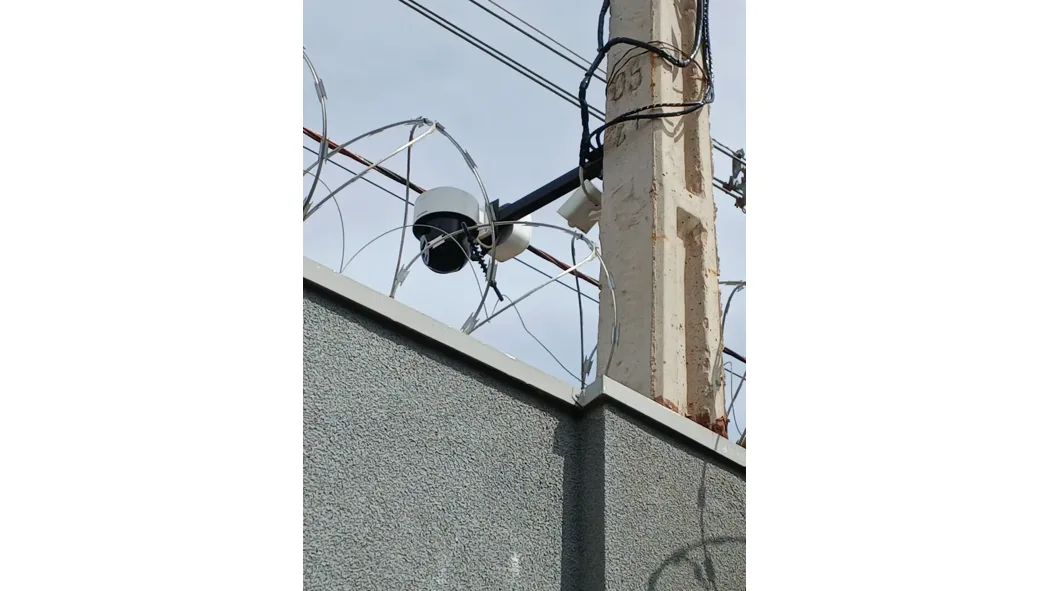 Câmera Hikvision Dome PT 4MP DS-2DE2C400MWG-E — foto 4 de 5