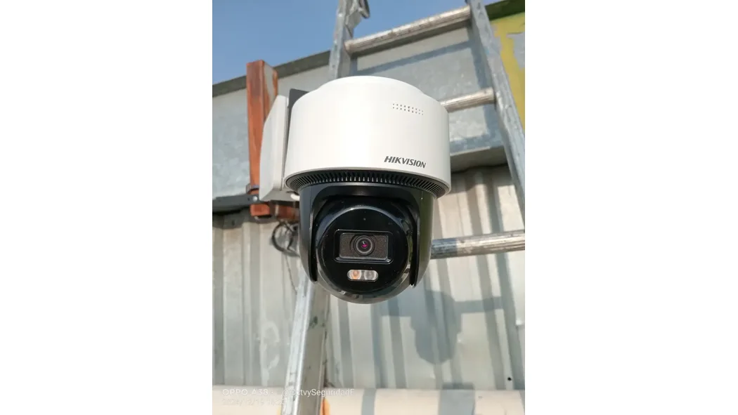 Câmera Hikvision Dome PT 4MP DS-2DE2C400MWG-E — foto 1 de 5