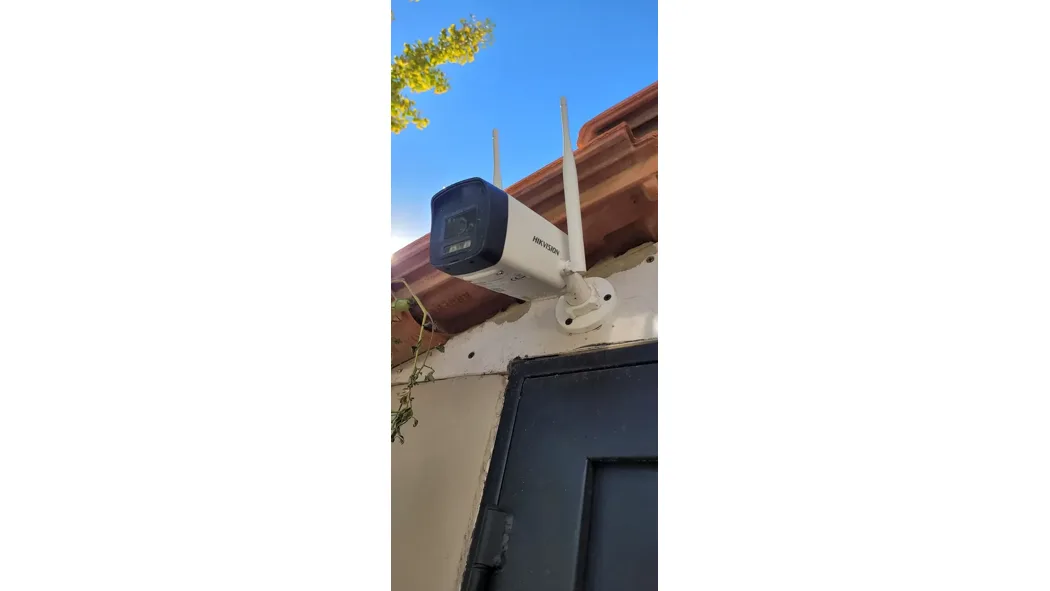 Kit Oficial Hikvision Easylink NKS424W02H Wi-Fi 4MP (2 Câmeras + NVR) — foto 2 de 5