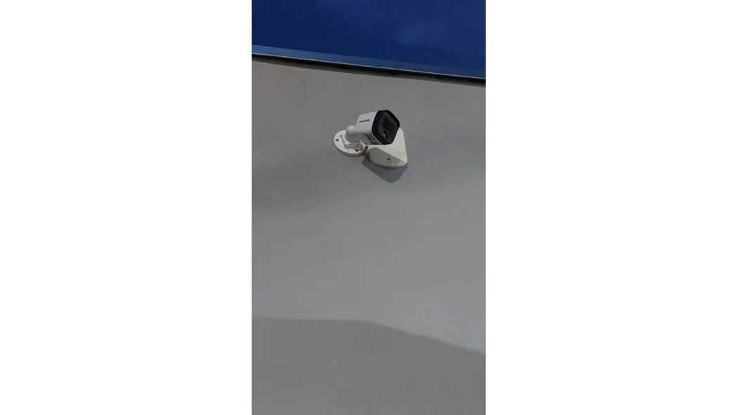 Câmera Hikvision IP PoE 2MP Bullet DS-2CD1021G2-LIU — foto 4 de 5