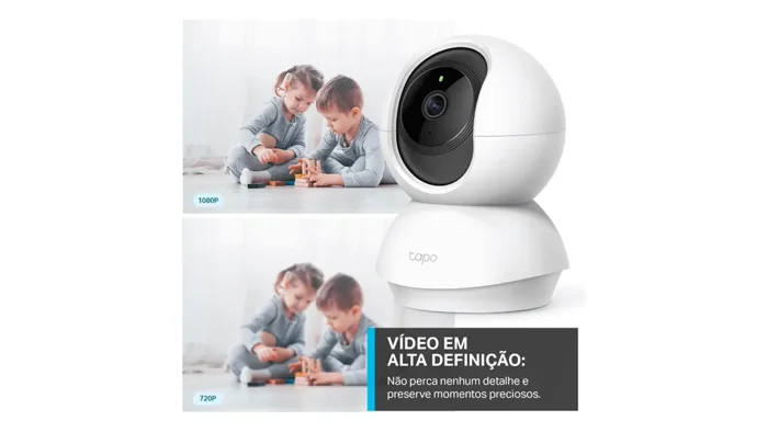 Tapo C200 em fundo branco, câmera redonda com lente preta